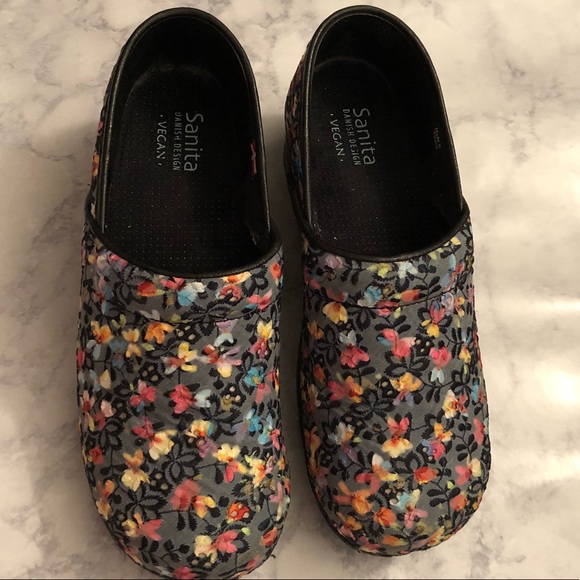 sanita floral clogs